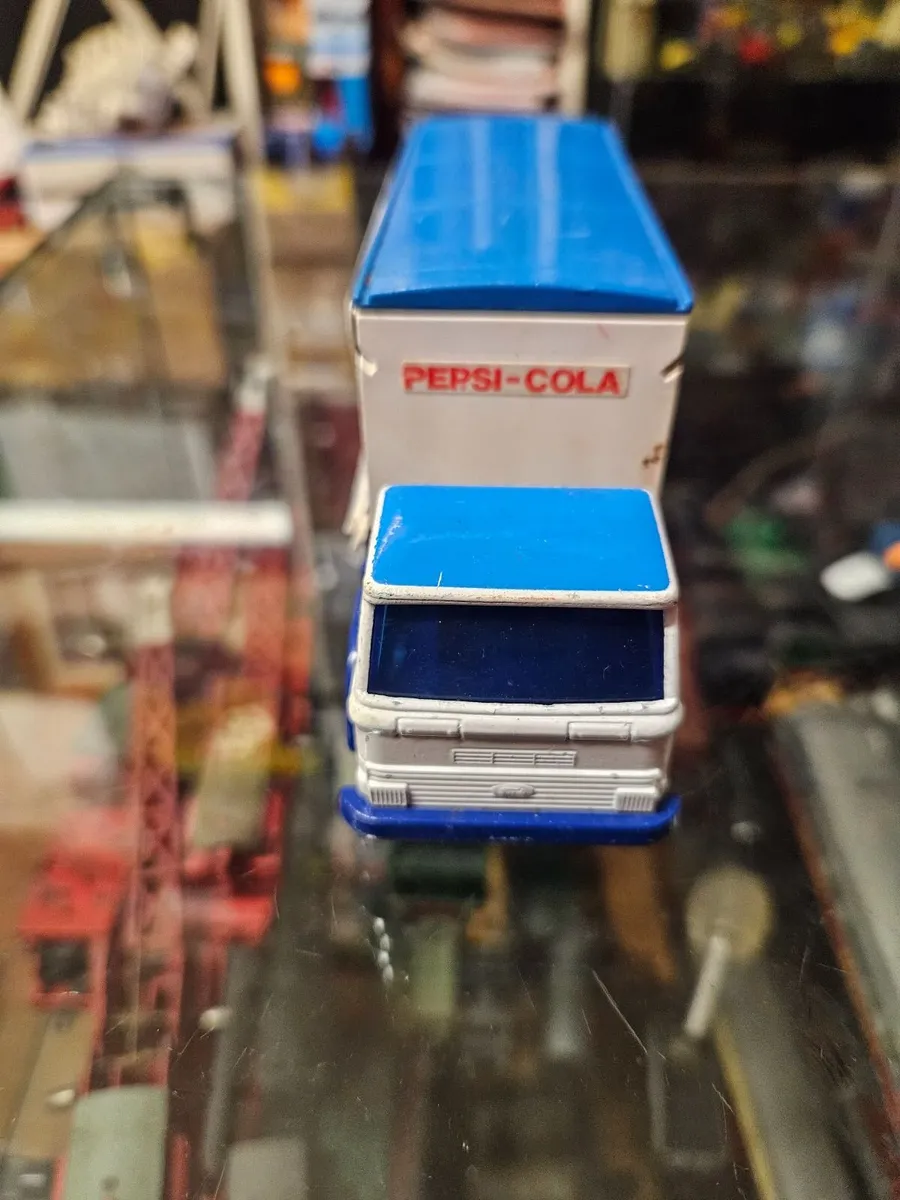 Matchbox Superkings Ford Pepsi Cola Truck - Image 2