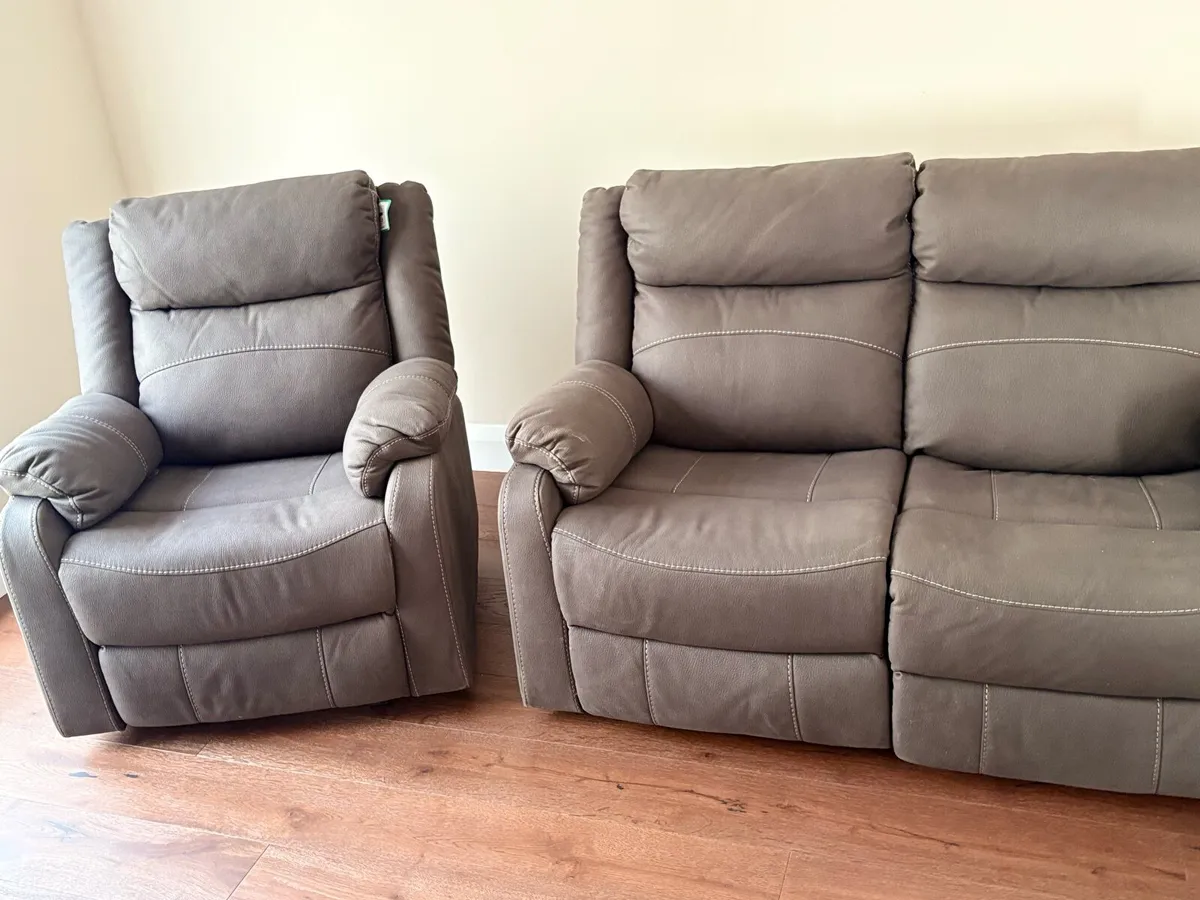 2 seater and single seater sofa recliners - Image 1