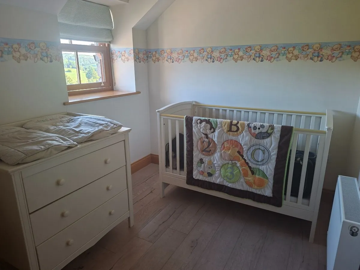 New born bedroom - Image 1
