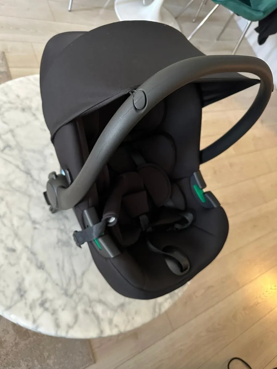 Baby car seat - Image 1