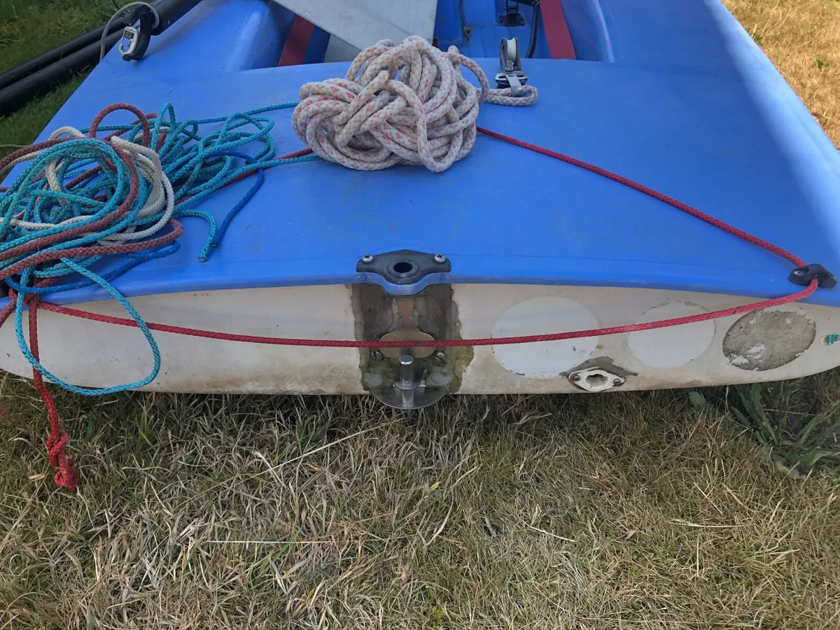 Topper sailing dinghy - Image 3