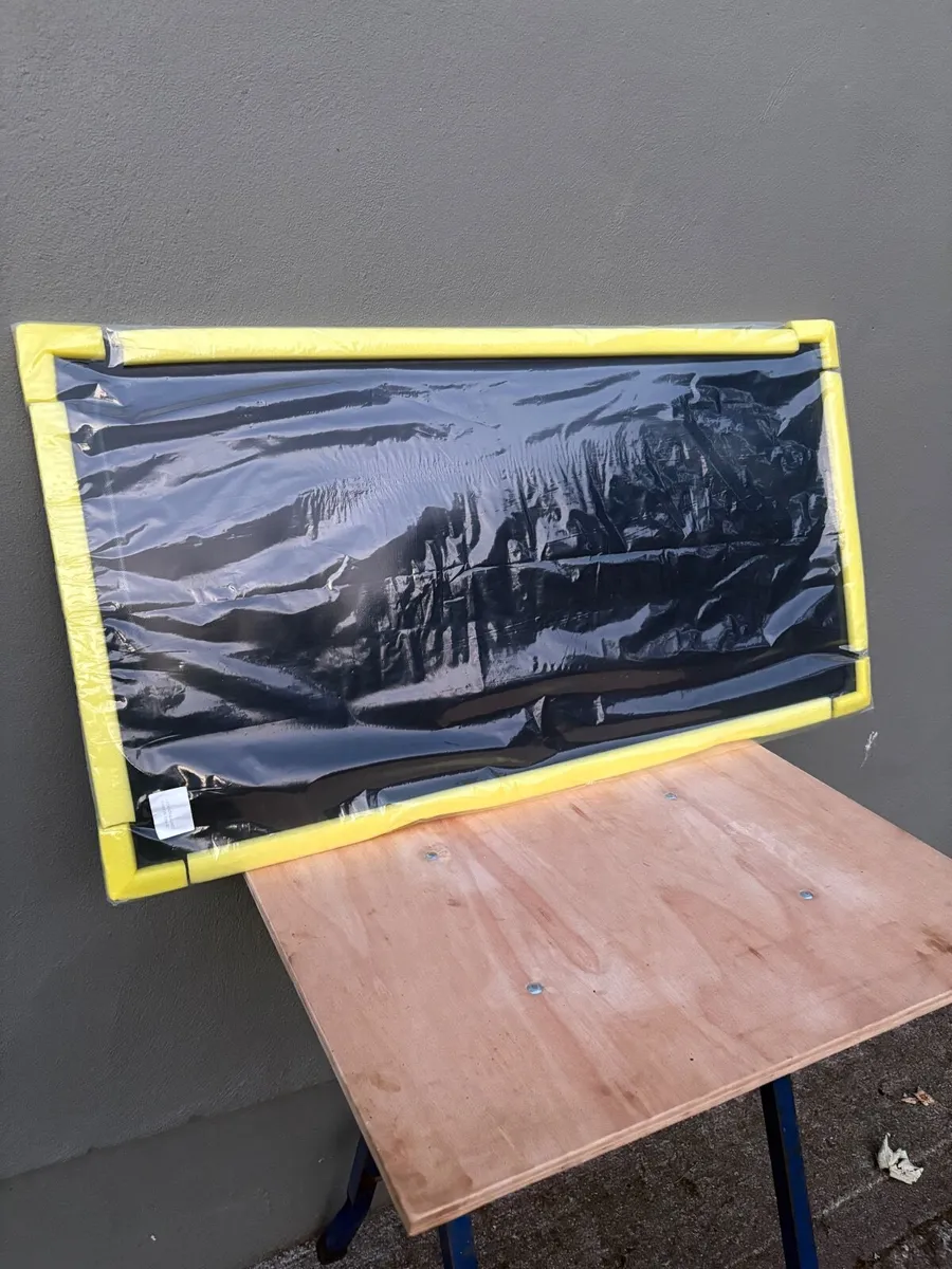 Volkswagen T5/T6 back panel fixed window - Image 1