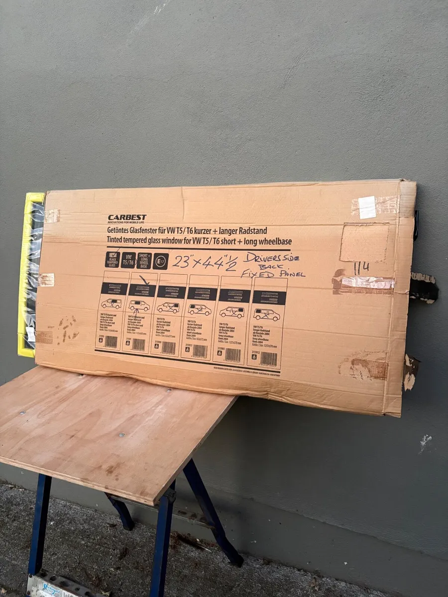 Volkswagen T5/T6 back panel fixed window - Image 3