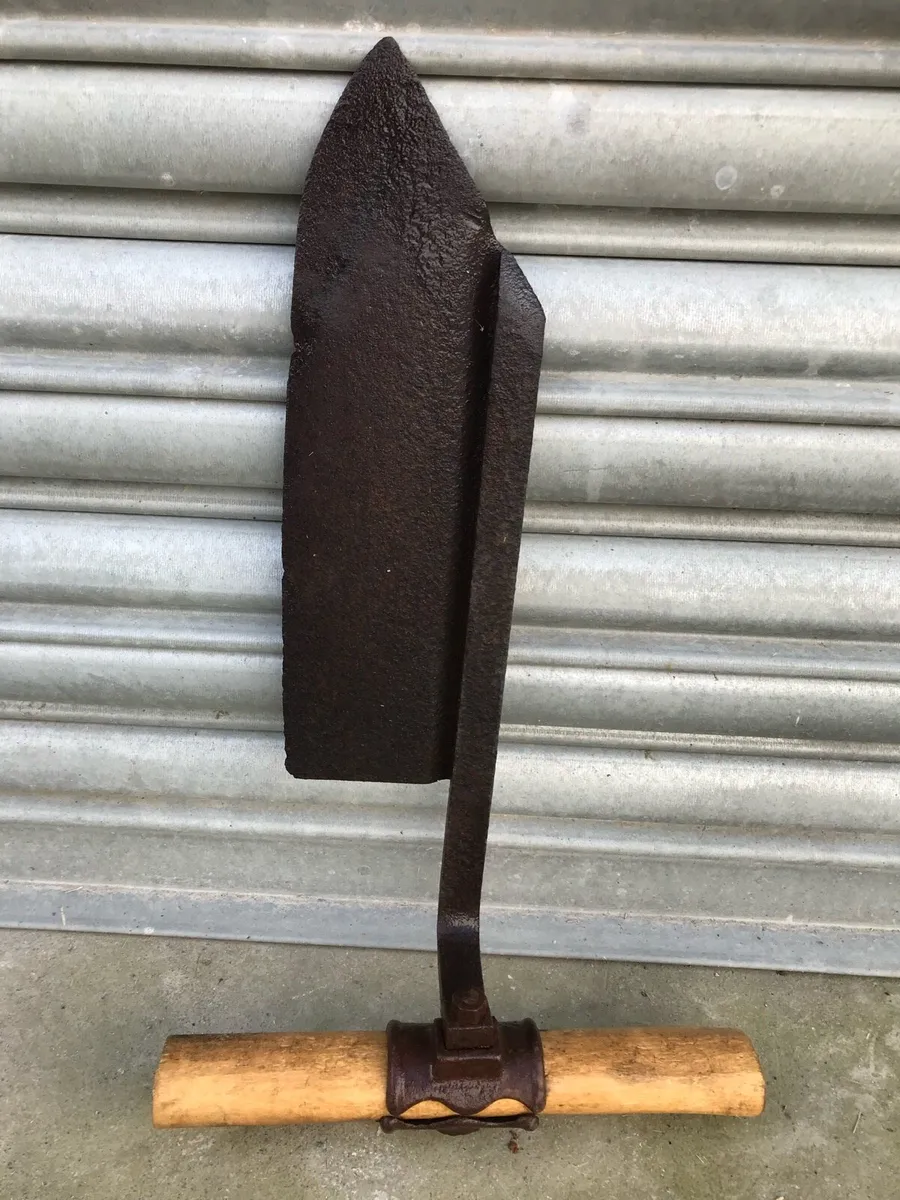 Vintage hand saw, hedge clippers & hay knife - Image 2