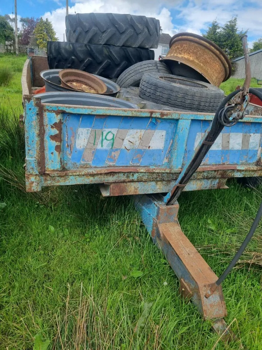Tractor tipping trailer - Image 3
