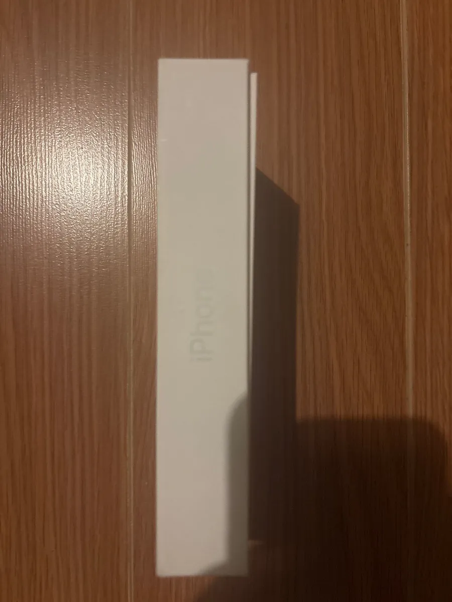 iPhone 15 - Image 2