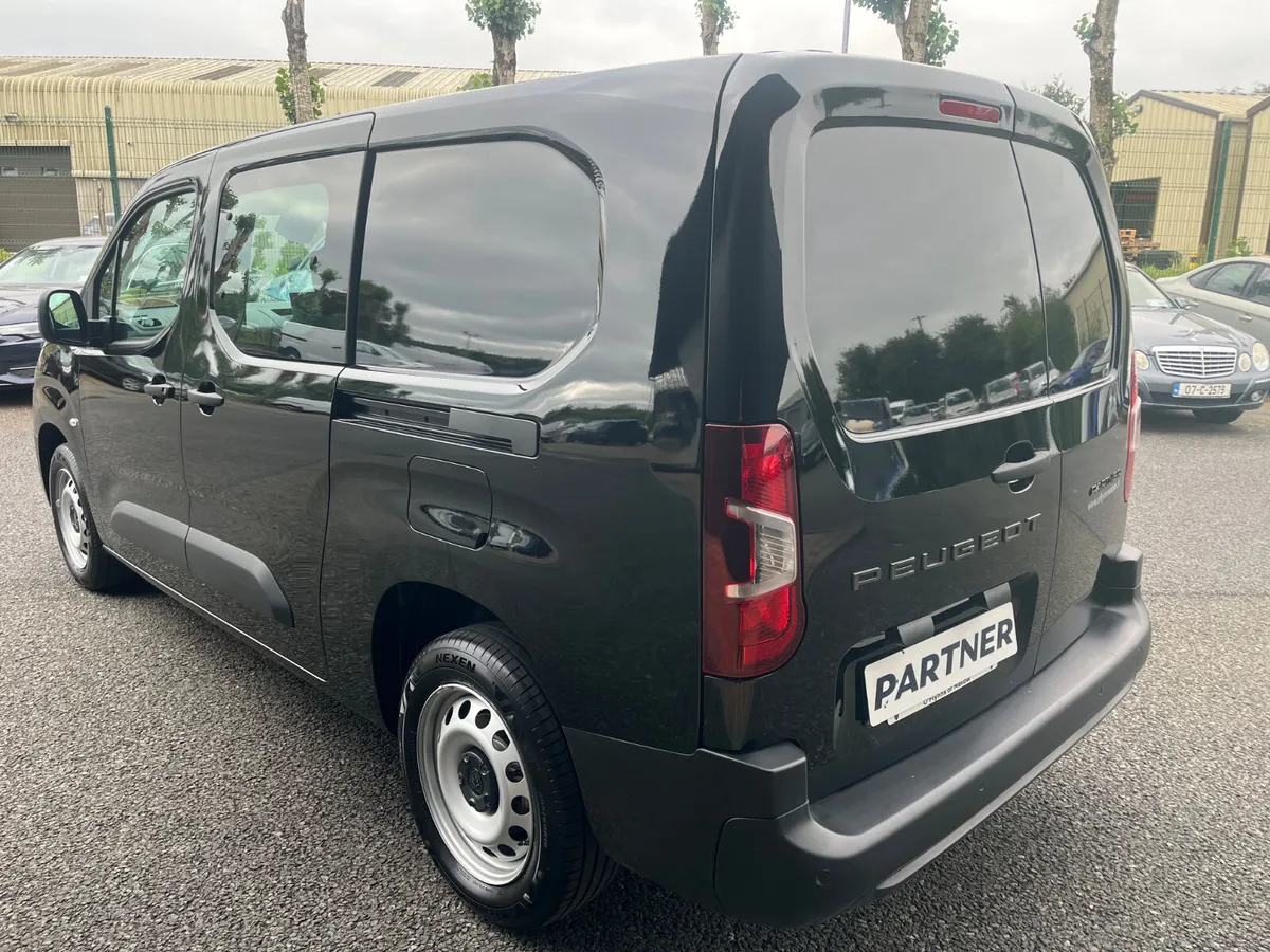 Peugeot Partner Professional Crew Cab 1.5 - Image 4