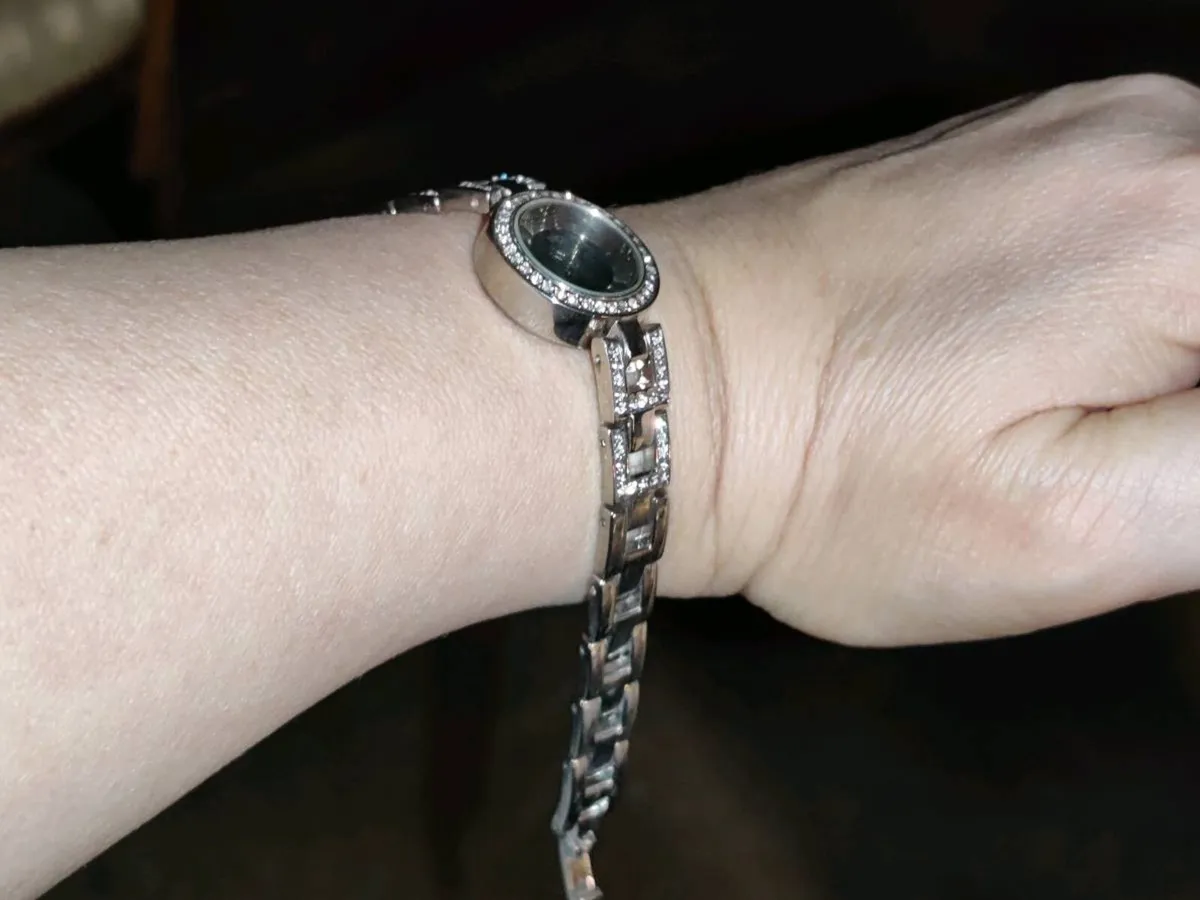 VIP DESIGNER VINTAGE , Glittery 8"Cocktail Watch ! - Image 2
