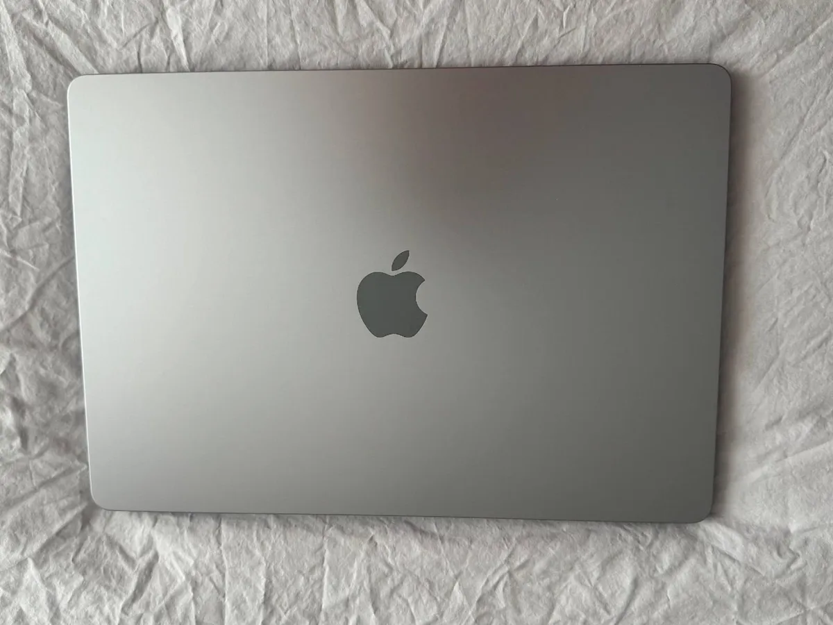 New M3 MacBook Air 15 16GB 512GB Space Gray - Image 1