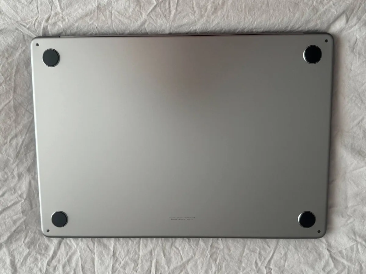 New M3 MacBook Air 15 16GB 512GB Space Gray - Image 4