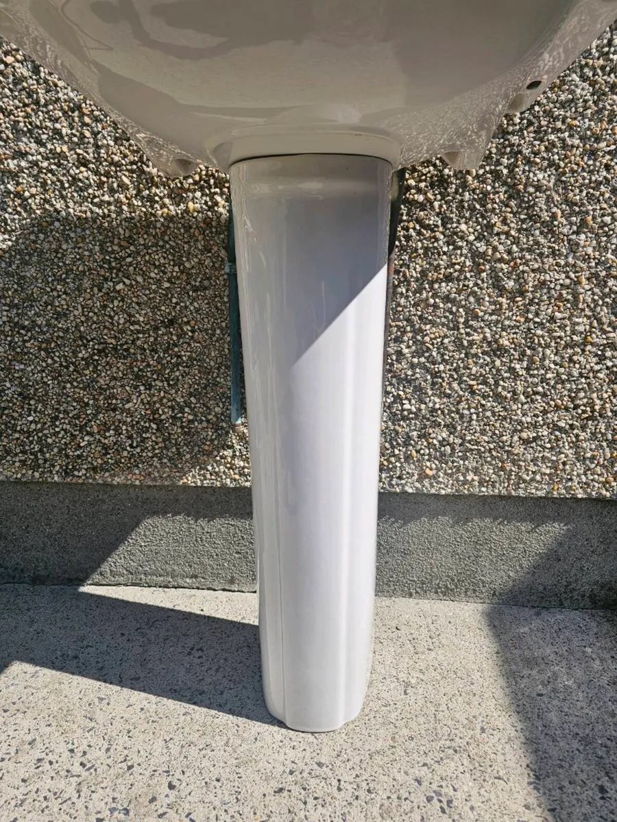 Basin with pedestal - Image 2