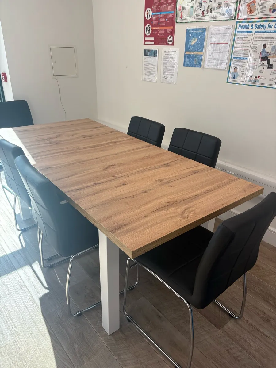 Table and X6 chairs - Image 3