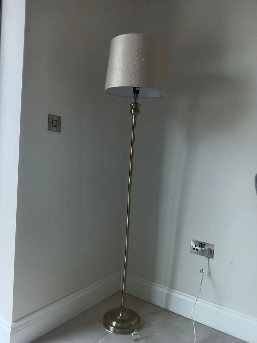 Antique brass tall lamp - Image 4