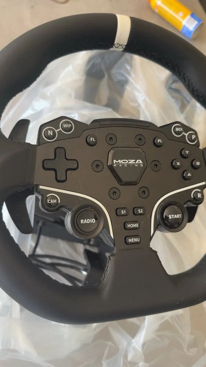 Moza R5 Racing simulator bundle - Image 1