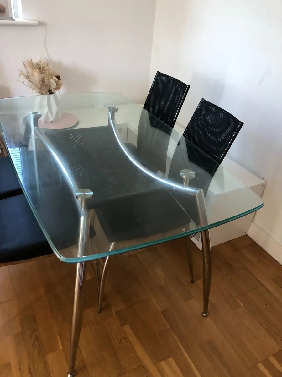 KITCHEN TABLE AND CHAIRS - Image 1