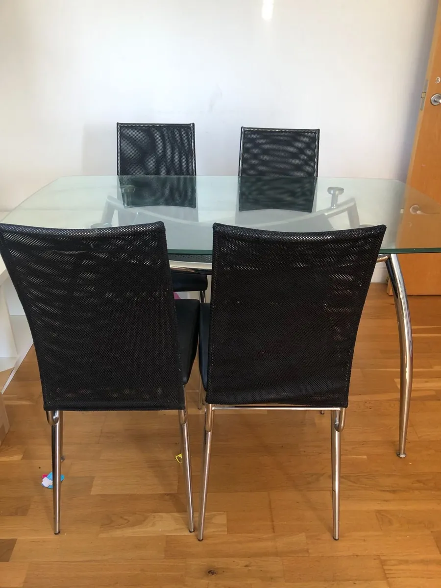 KITCHEN TABLE AND CHAIRS - Image 3