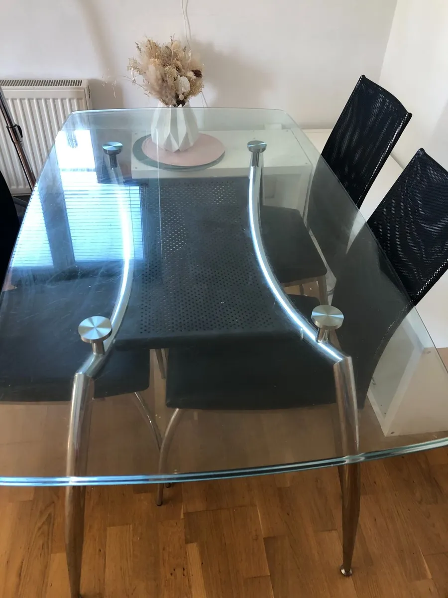 KITCHEN TABLE AND CHAIRS - Image 4
