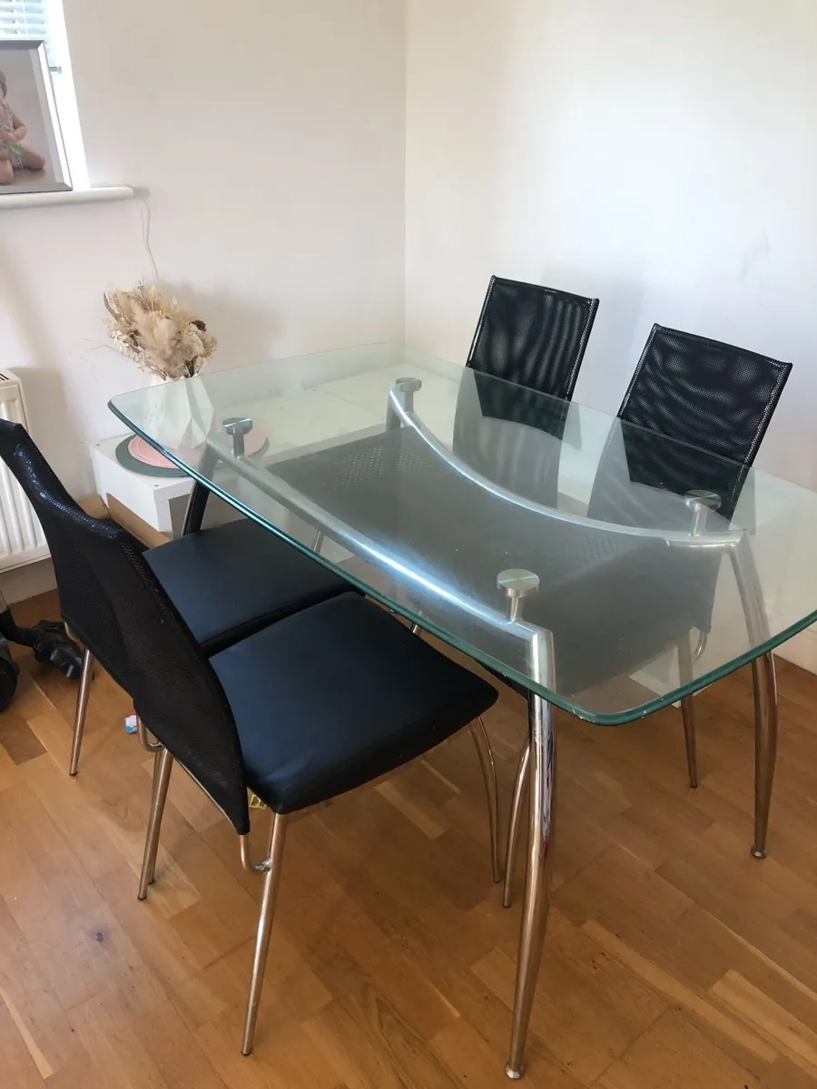 KITCHEN TABLE AND CHAIRS - Image 2