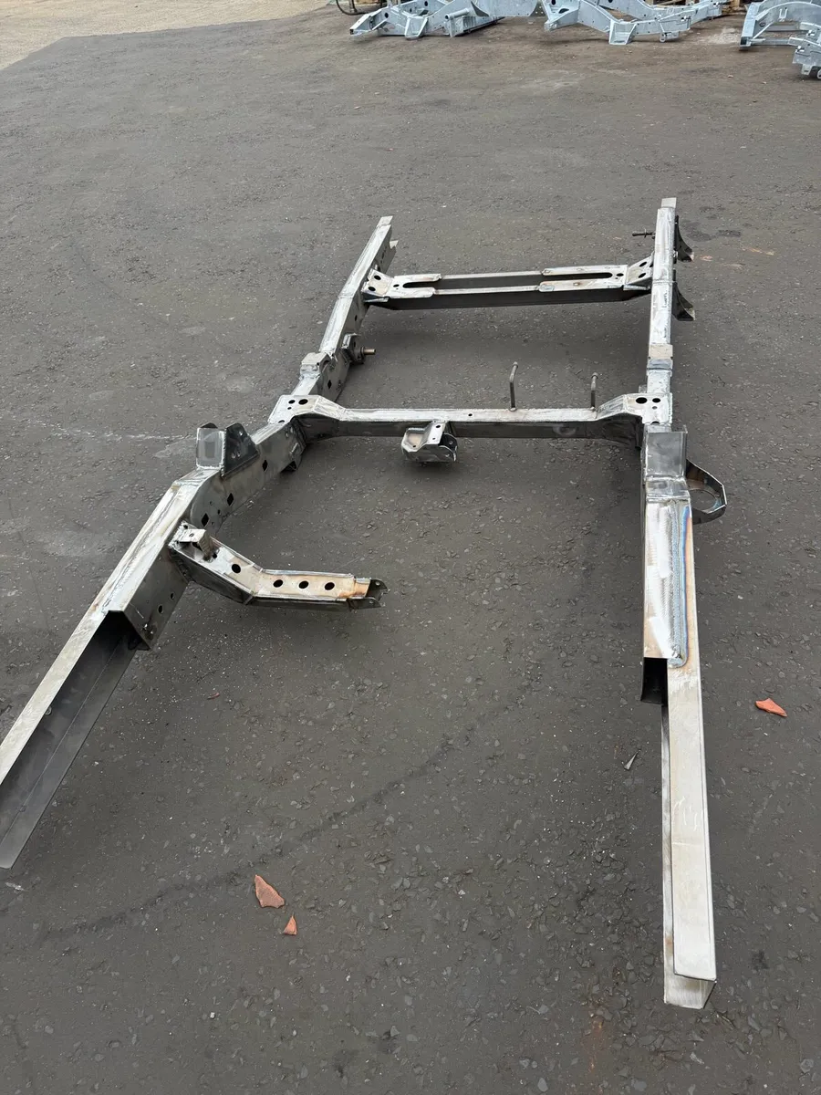 Toyota Hilux Chassis - Image 3