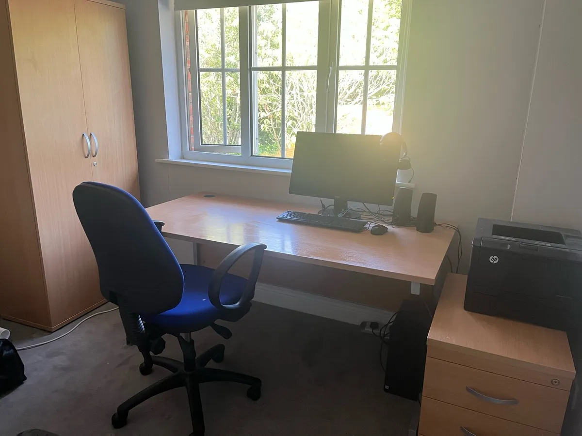 Office furniture set from Bizquip - Image 1