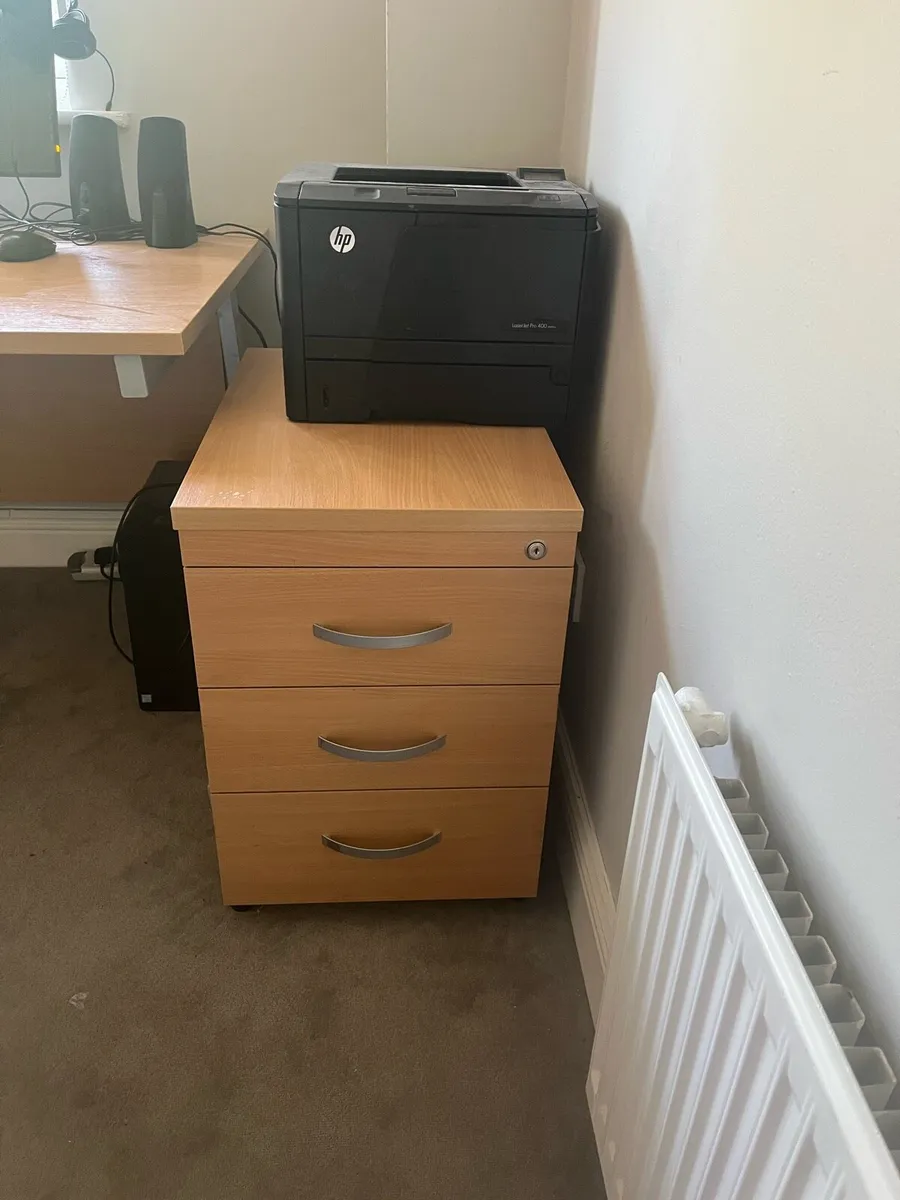 Office furniture set from Bizquip - Image 2