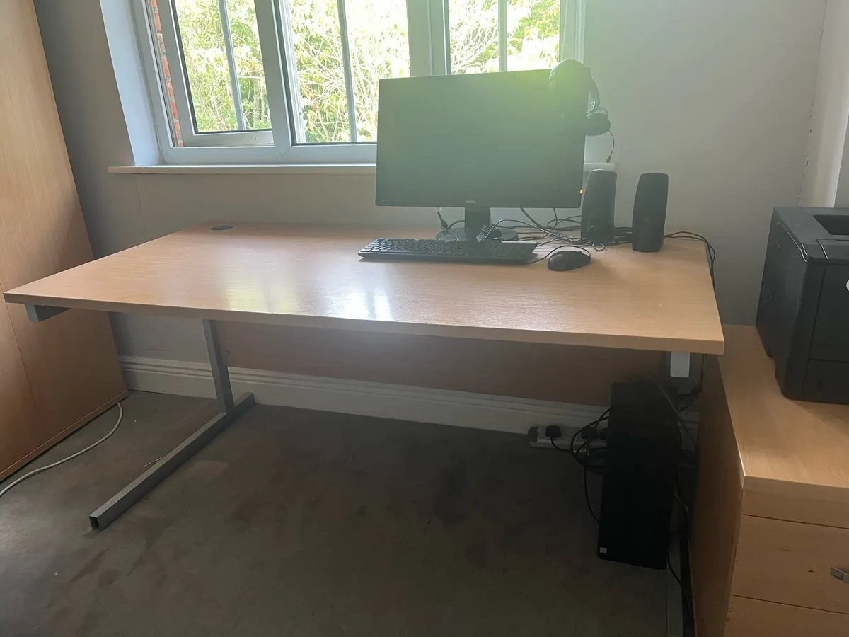 Office furniture set from Bizquip - Image 3