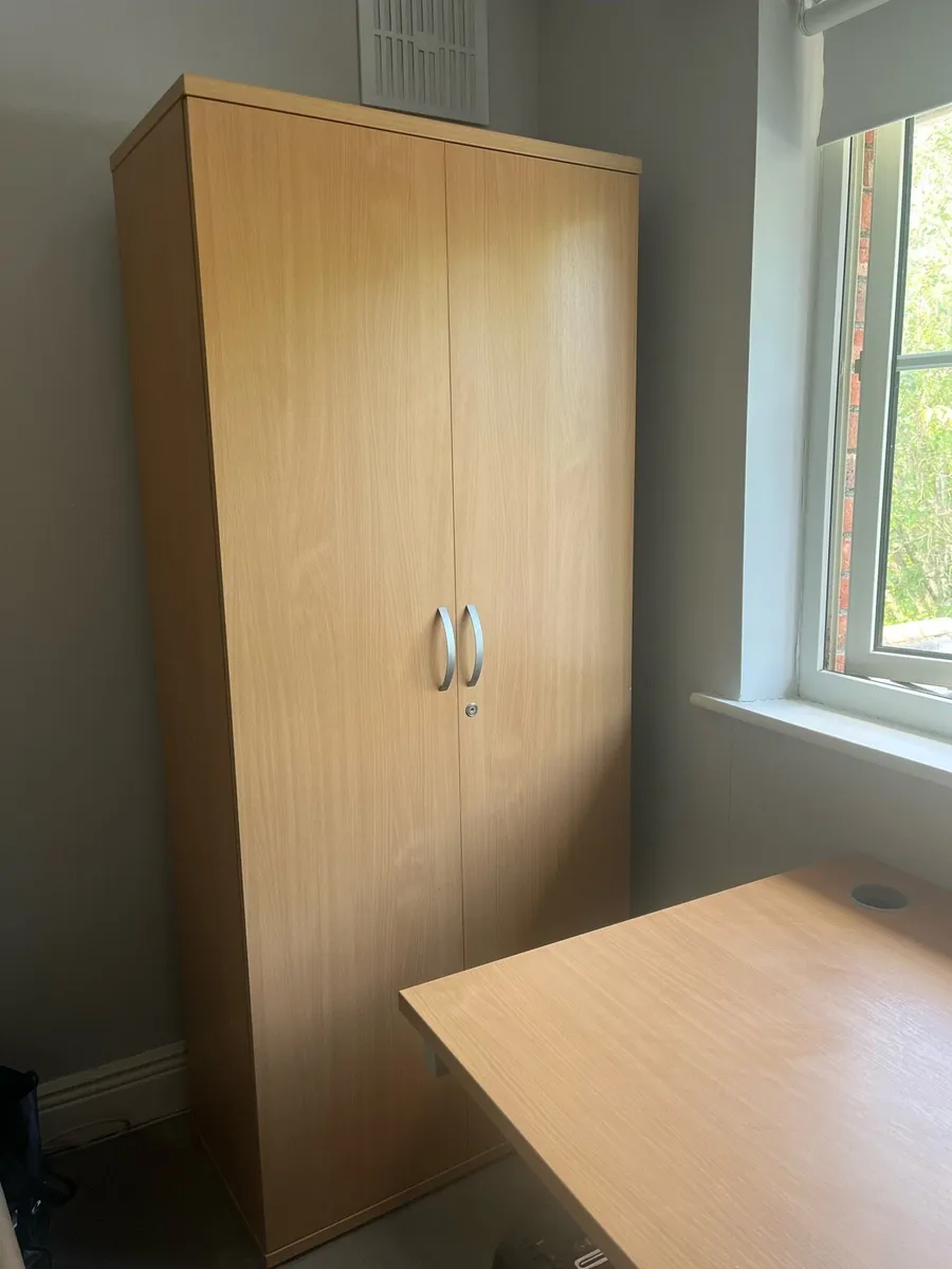 Office furniture set from Bizquip - Image 4