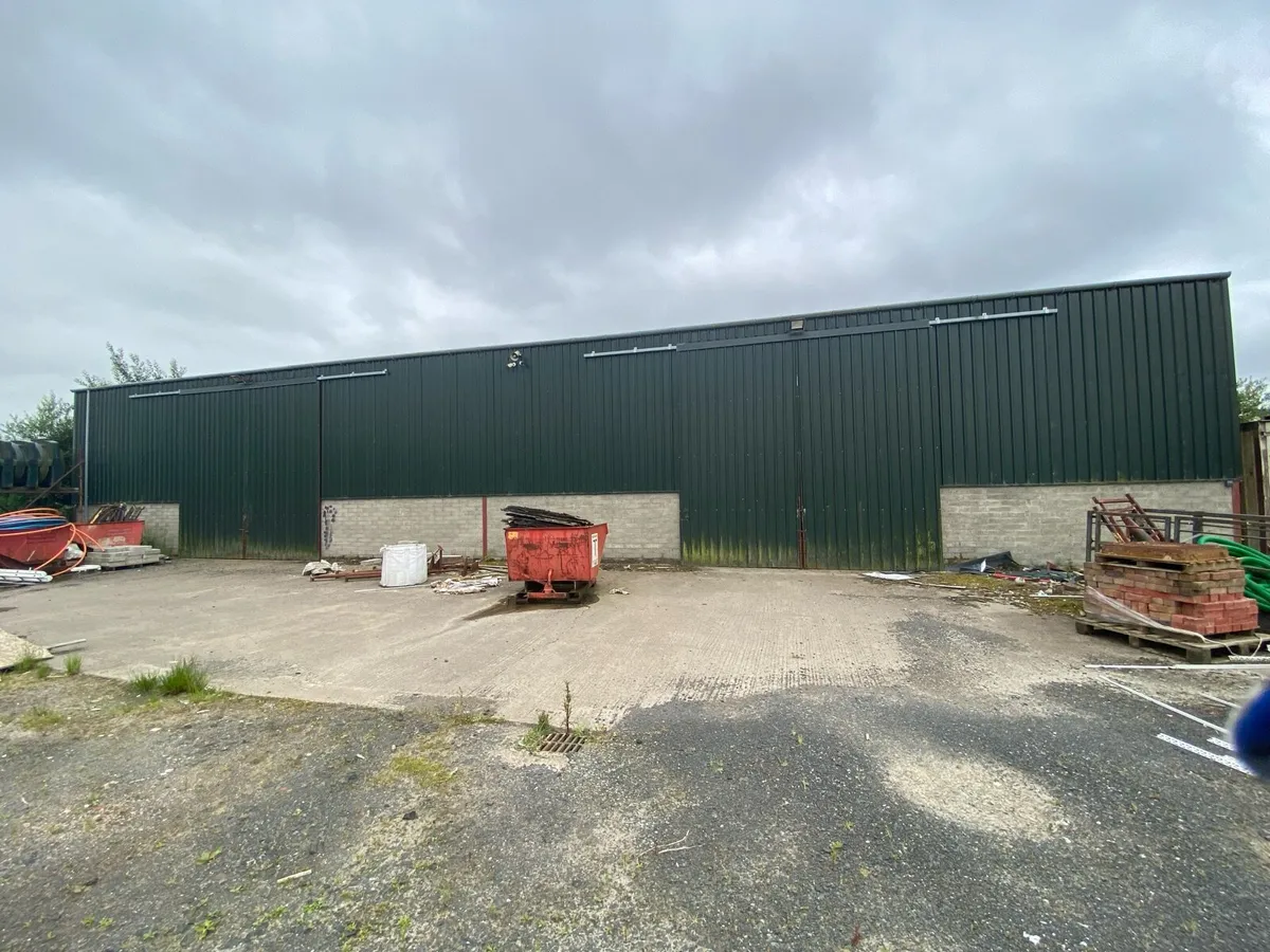 6 bay shed - Image 1