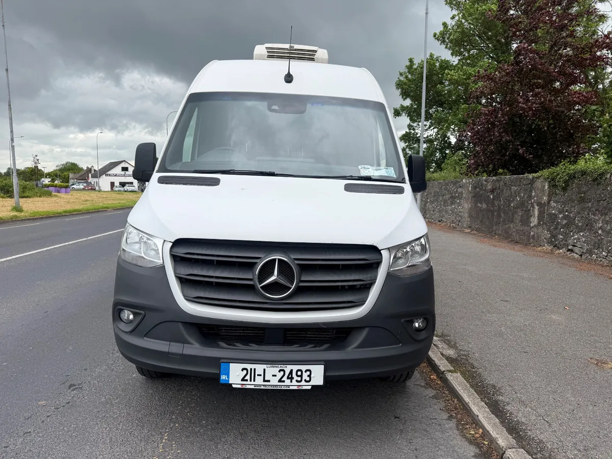 Mercedes-Benz Sprinter 2021 Fridge - Image 2