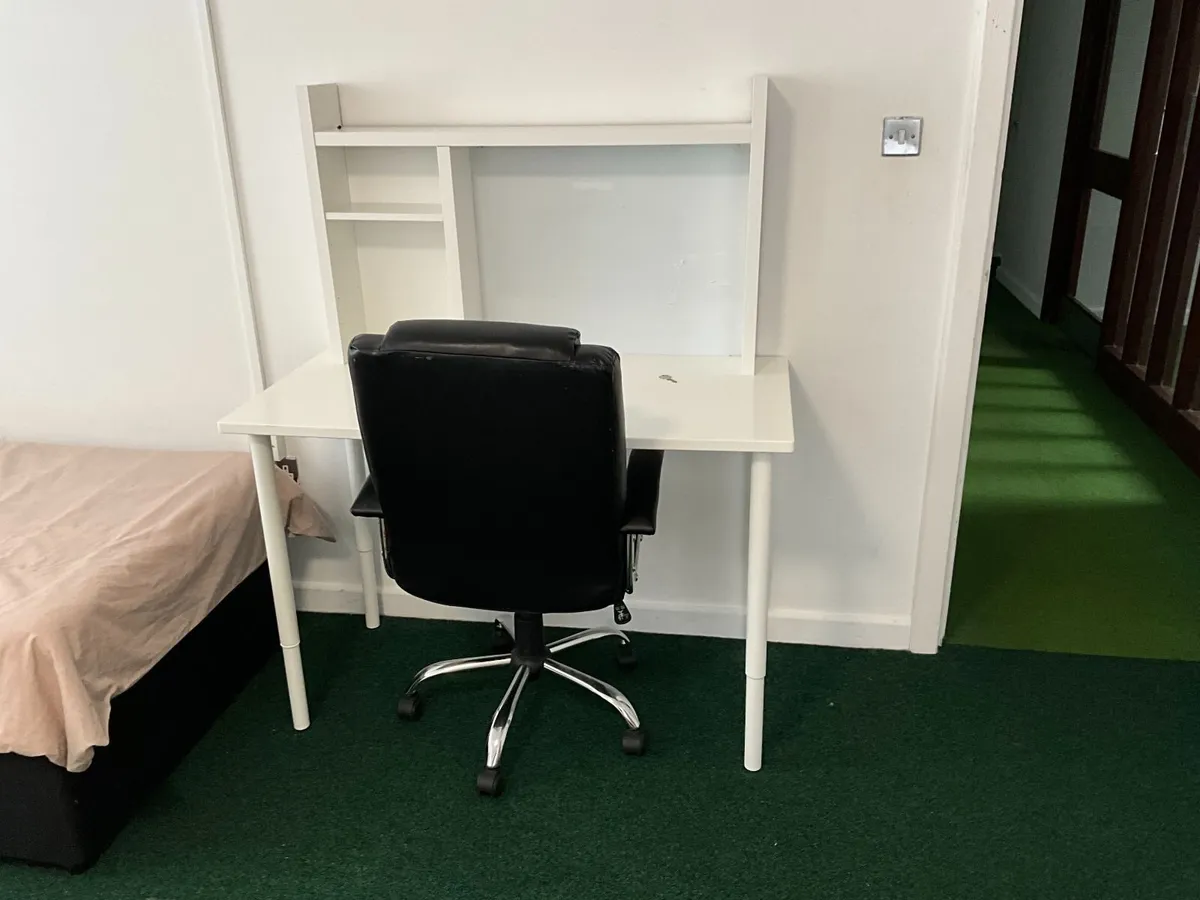 Online Auction Of Student Accommodation Furniturte - Image 4