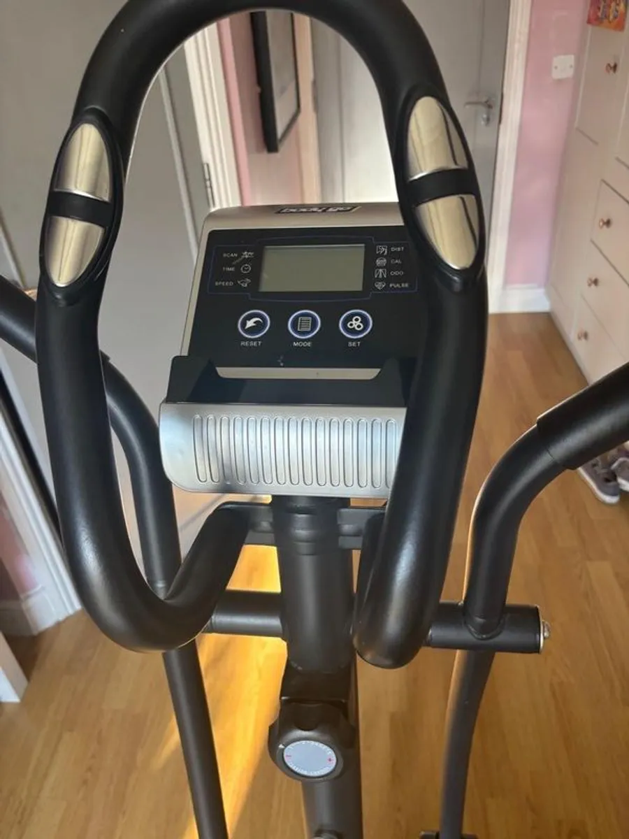 Eliptical Cross Trainer - Image 4