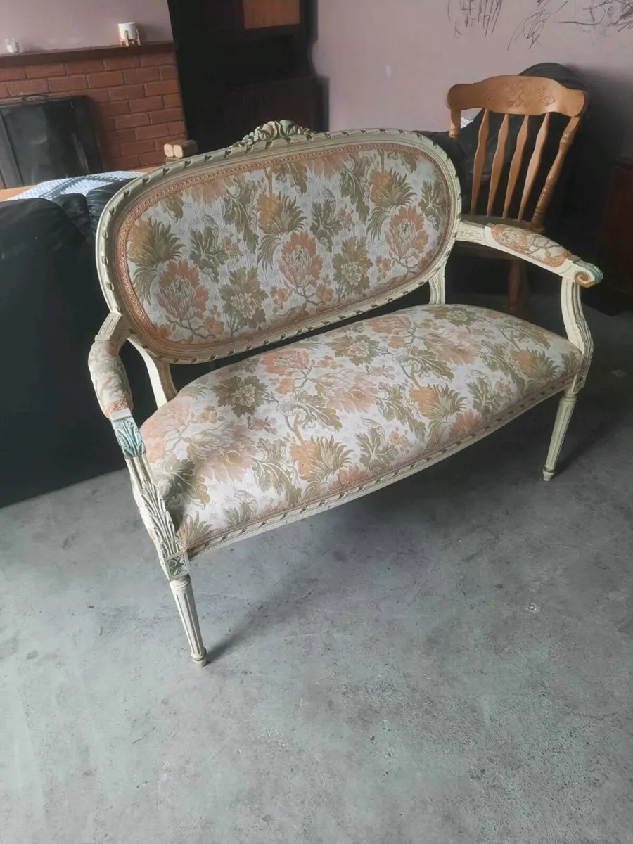 Vintage French Louis couch & 2 chairs - Image 1