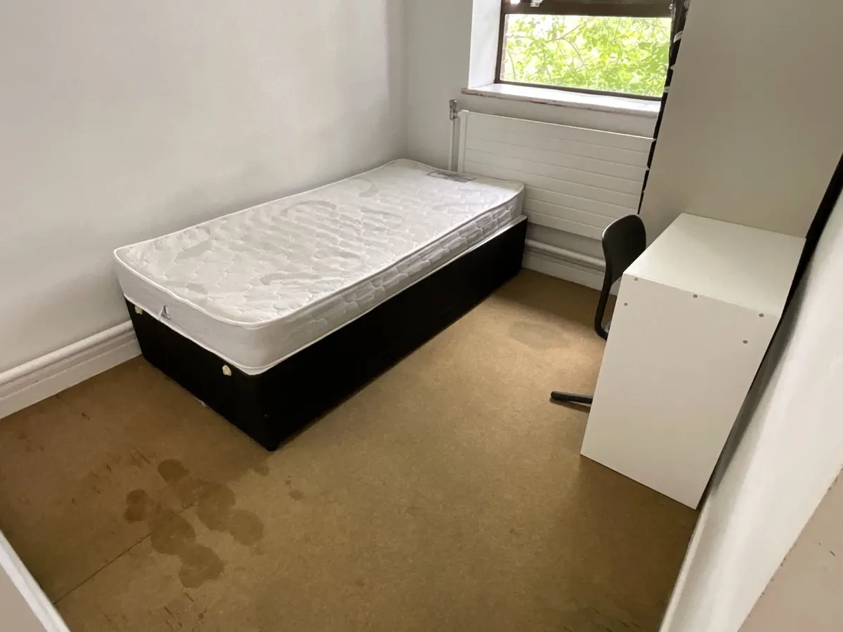 Online Auction Of Student Accommodation Furniture - Image 2
