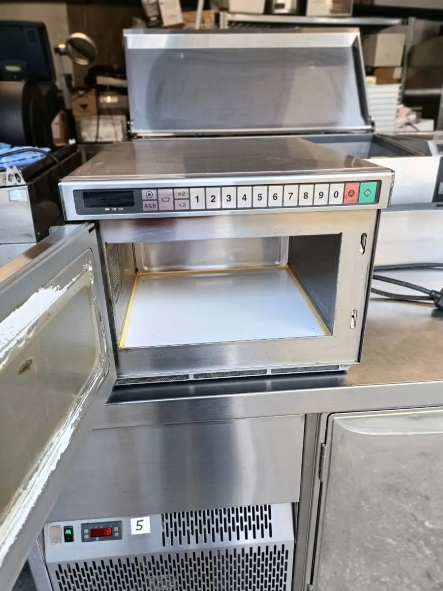 Panasonic heavy duty microwave - Image 1