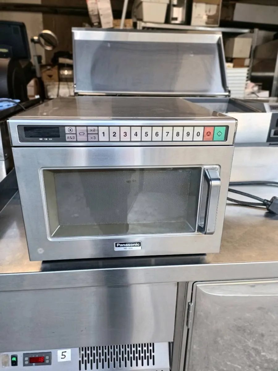 Panasonic heavy duty microwave - Image 3