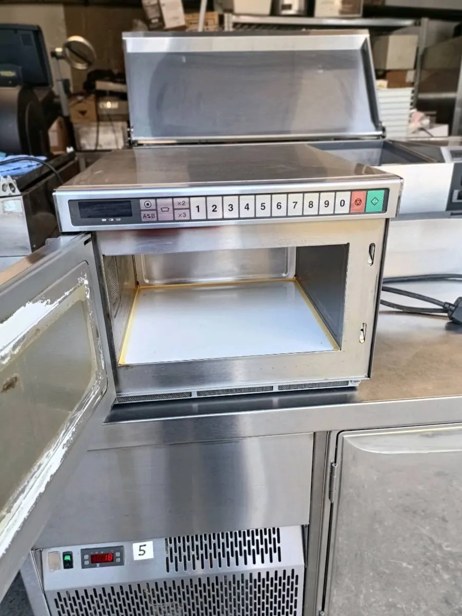Panasonic heavy duty microwave - Image 4
