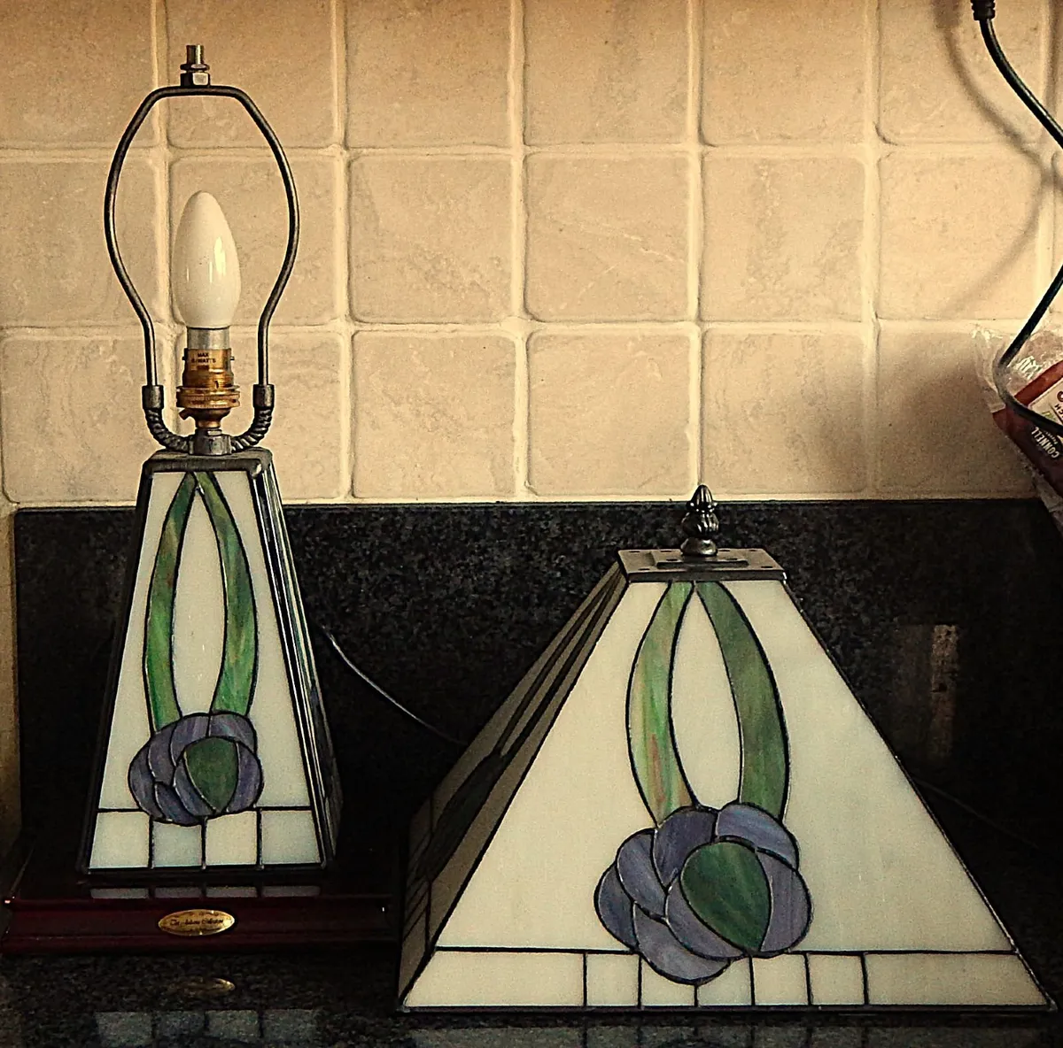 The Julianna Collection Tiffany Style Table Lamp - Image 4