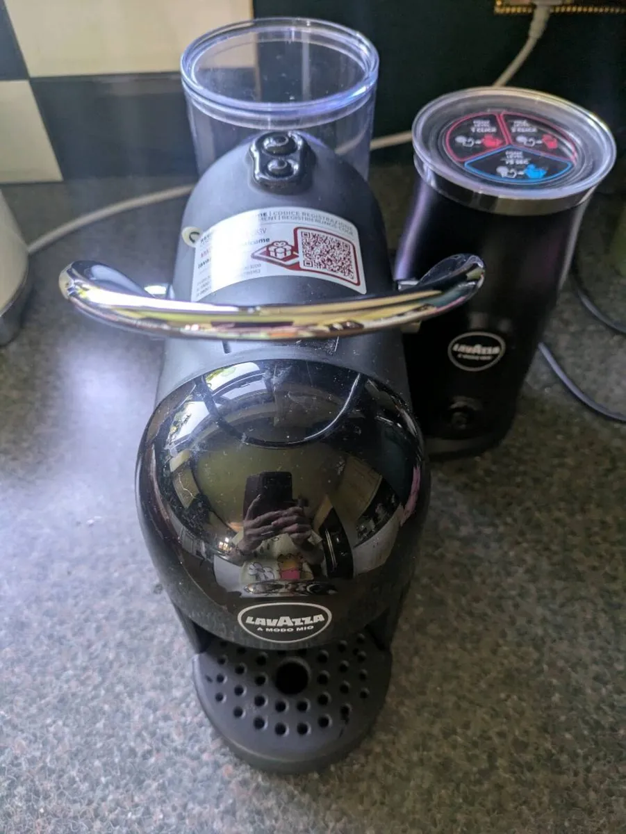 Lavazza Coffee Maker with Frother - Image 4