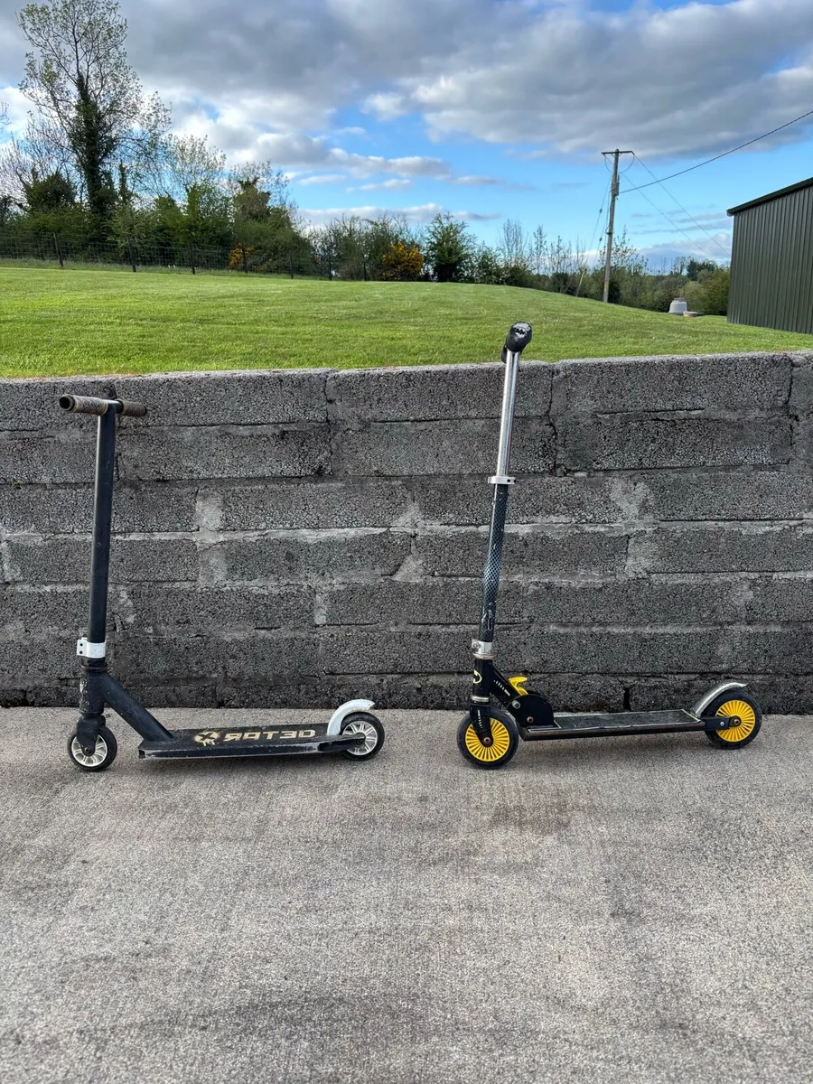 2 kids scooters