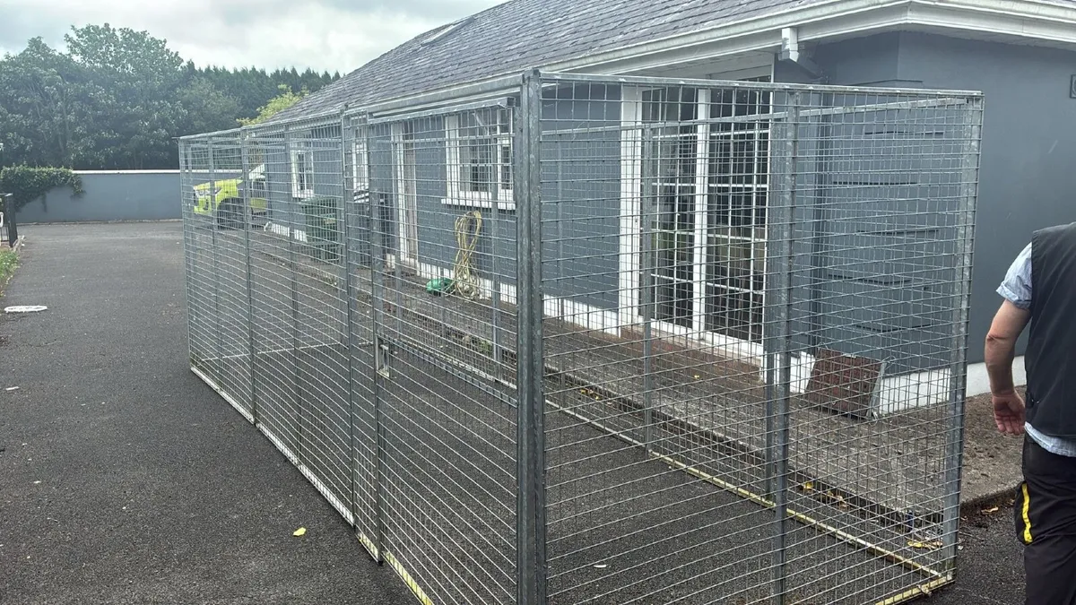 Heavy Duty Galvanised Dipped Steel Dog run/pen - Image 1
