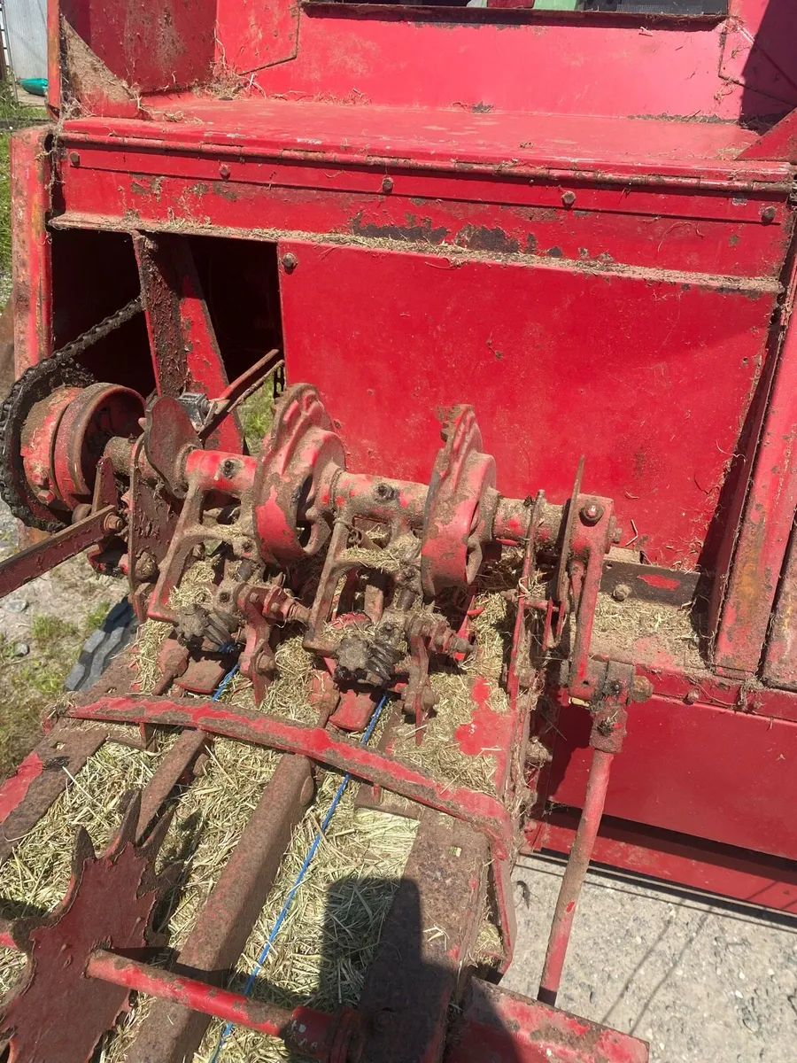 New Holland 276 square baler - Image 3