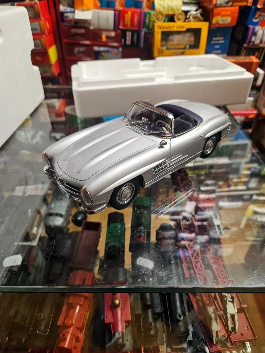 Corgi Minichamps Mercedes 300 SL 1.18 - Image 1
