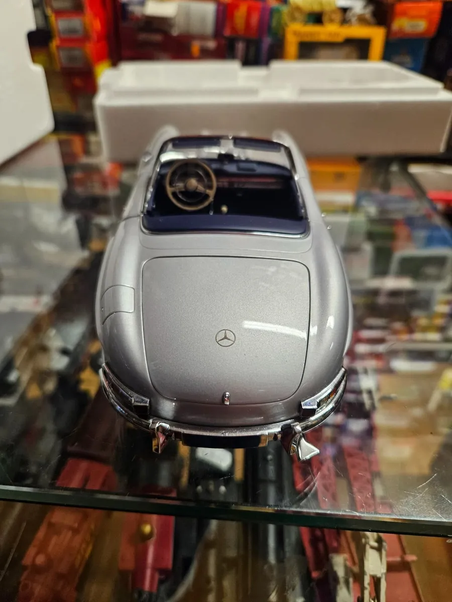 Corgi Minichamps Mercedes 300 SL 1.18 - Image 3
