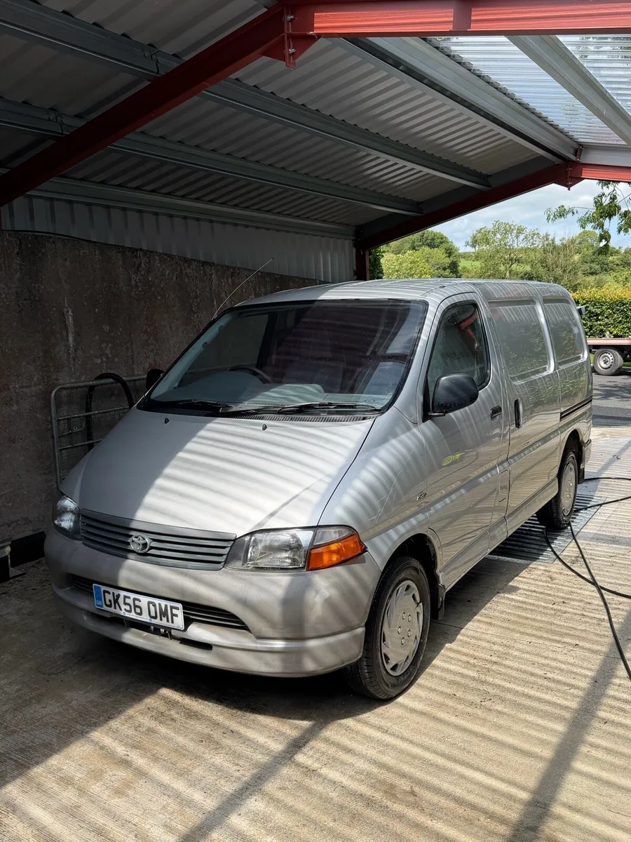 2006 2.5 TOYOTA HIACE BARN DOOR MODEL - Image 3