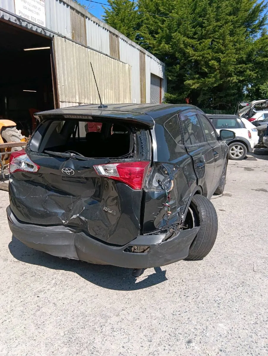 Breaking Toyota rav4 2014 diesel - Image 4