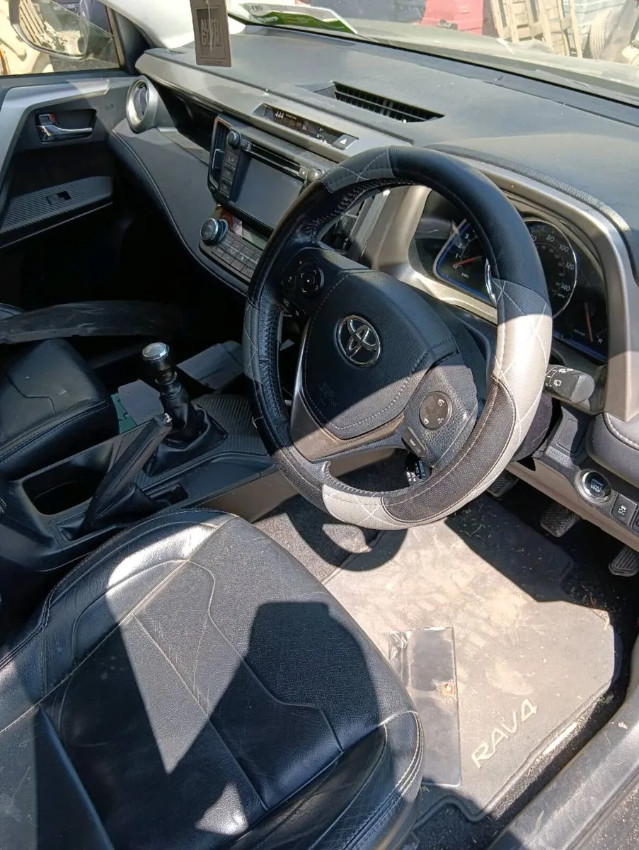 Breaking Toyota rav4 2014 diesel - Image 2