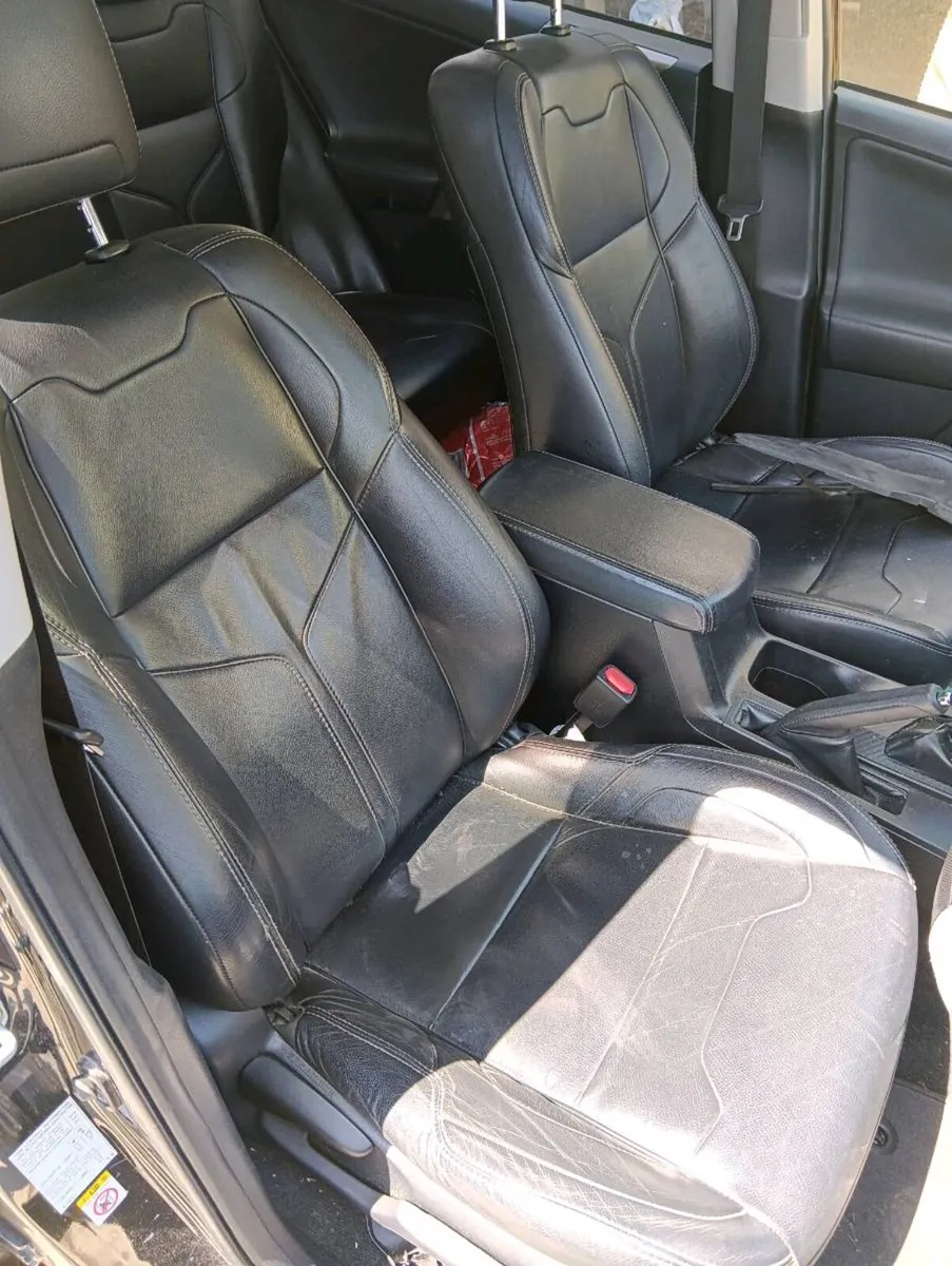 Breaking Toyota rav4 2014 diesel - Image 3