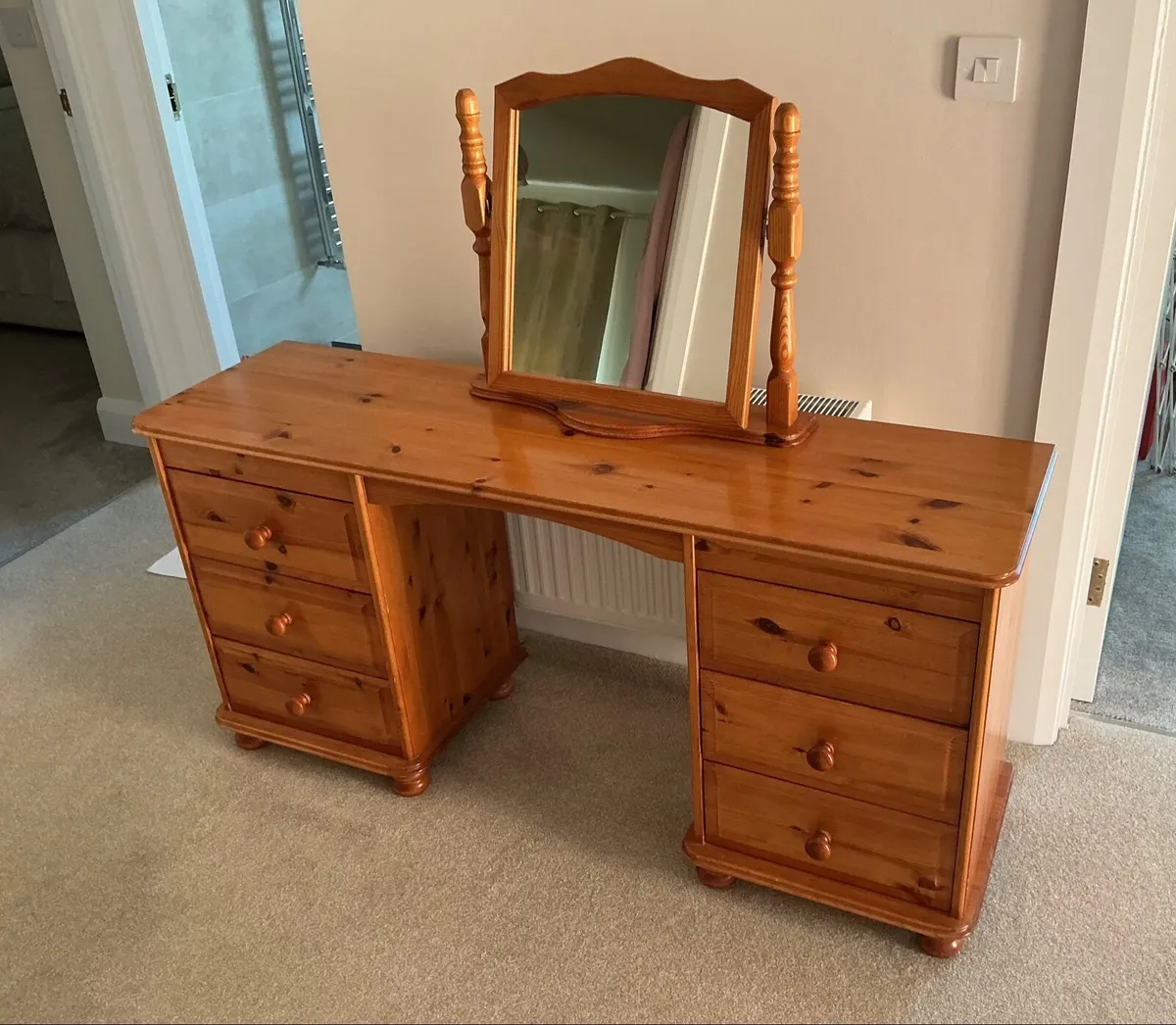 Dressing table
