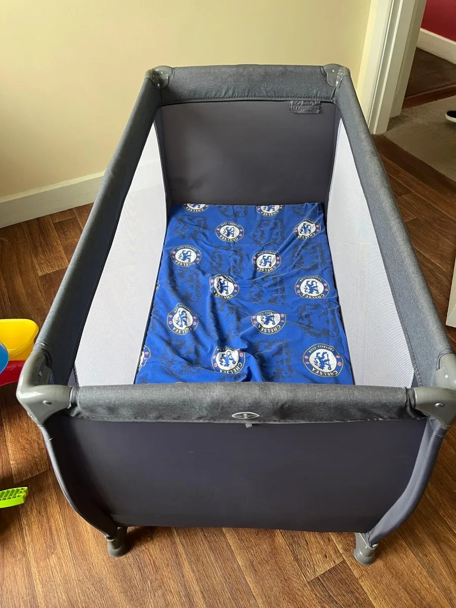 Miniuno Travel Cot - Image 2