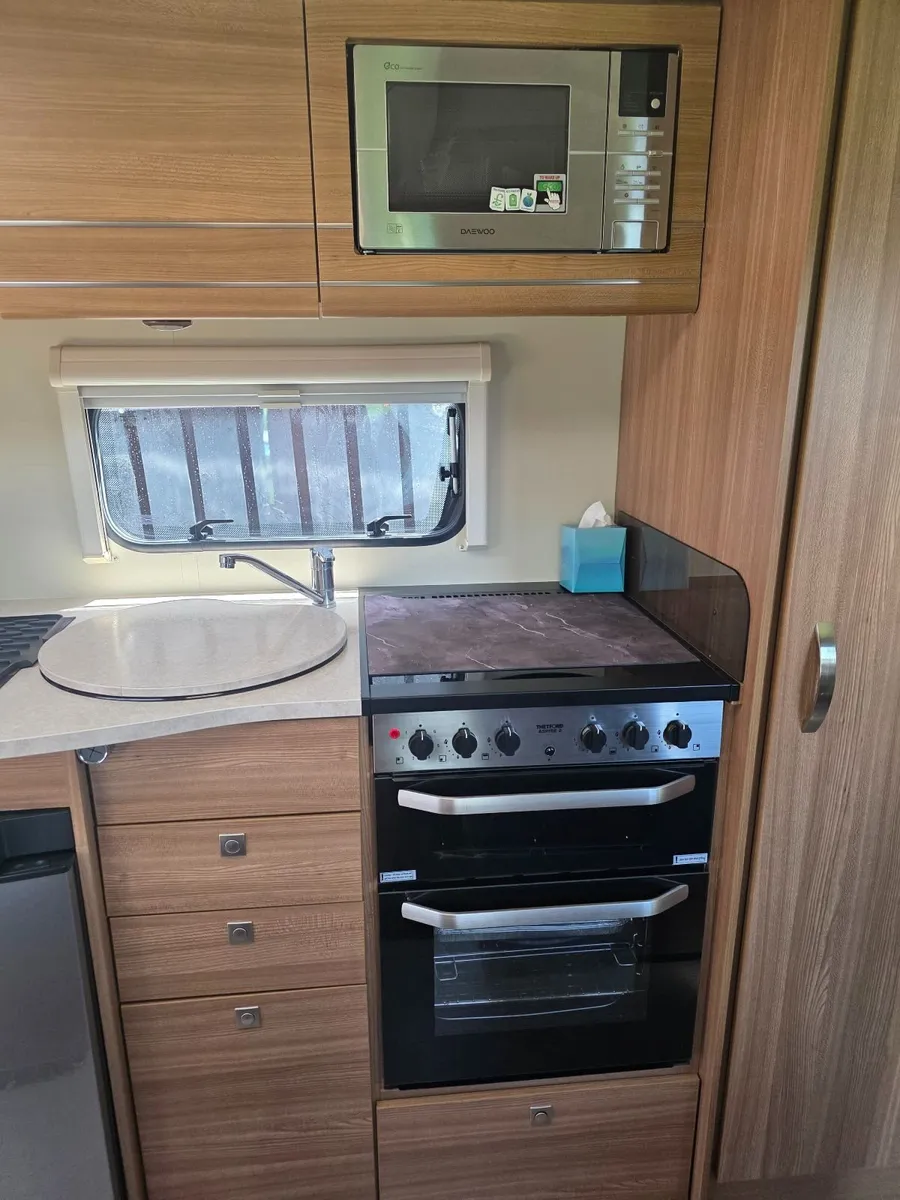 Caravan  Corona Compass Club Class 6 berth 576 - Image 4